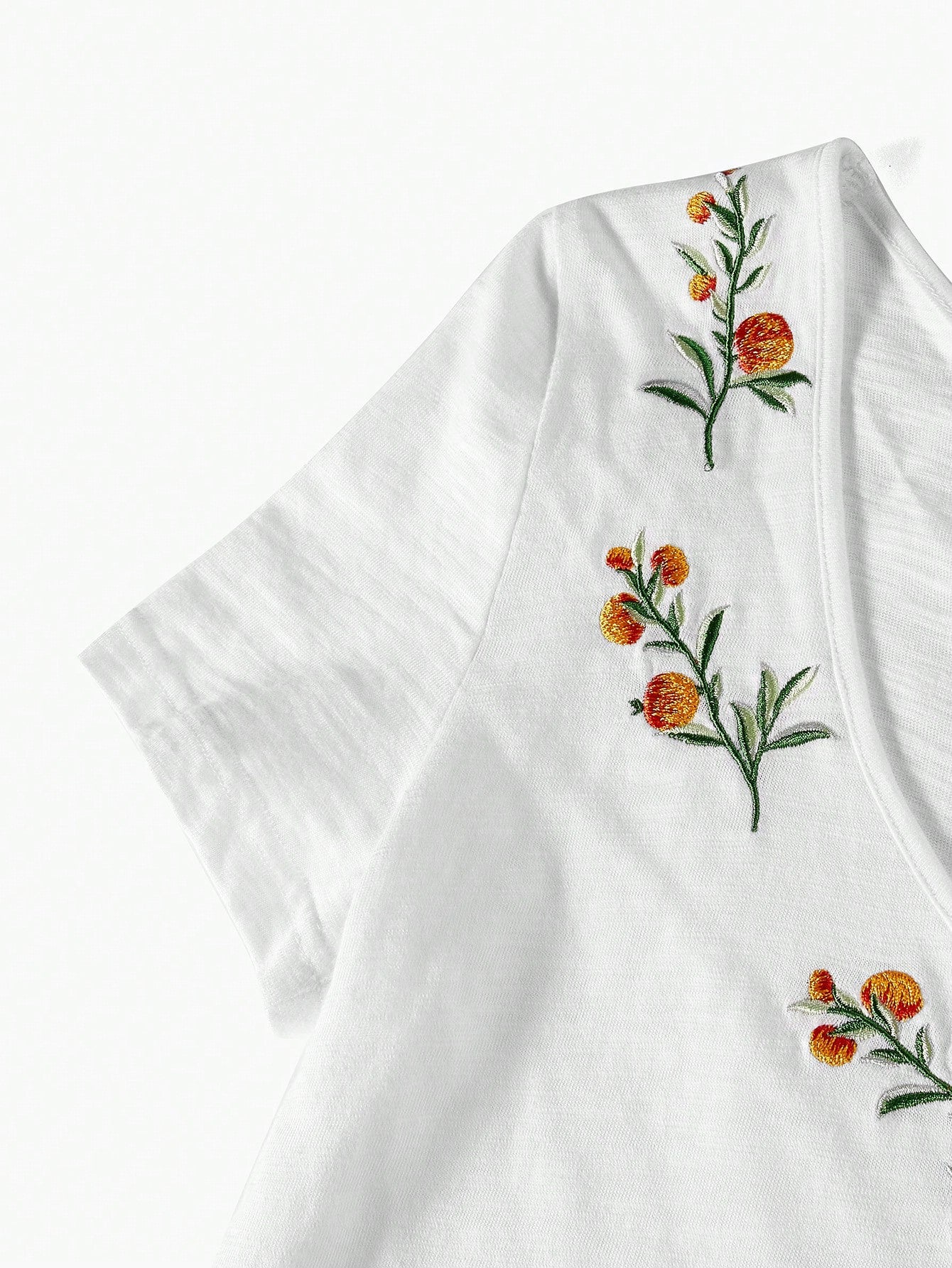 Camiseta Justa Com Bordado De Flores