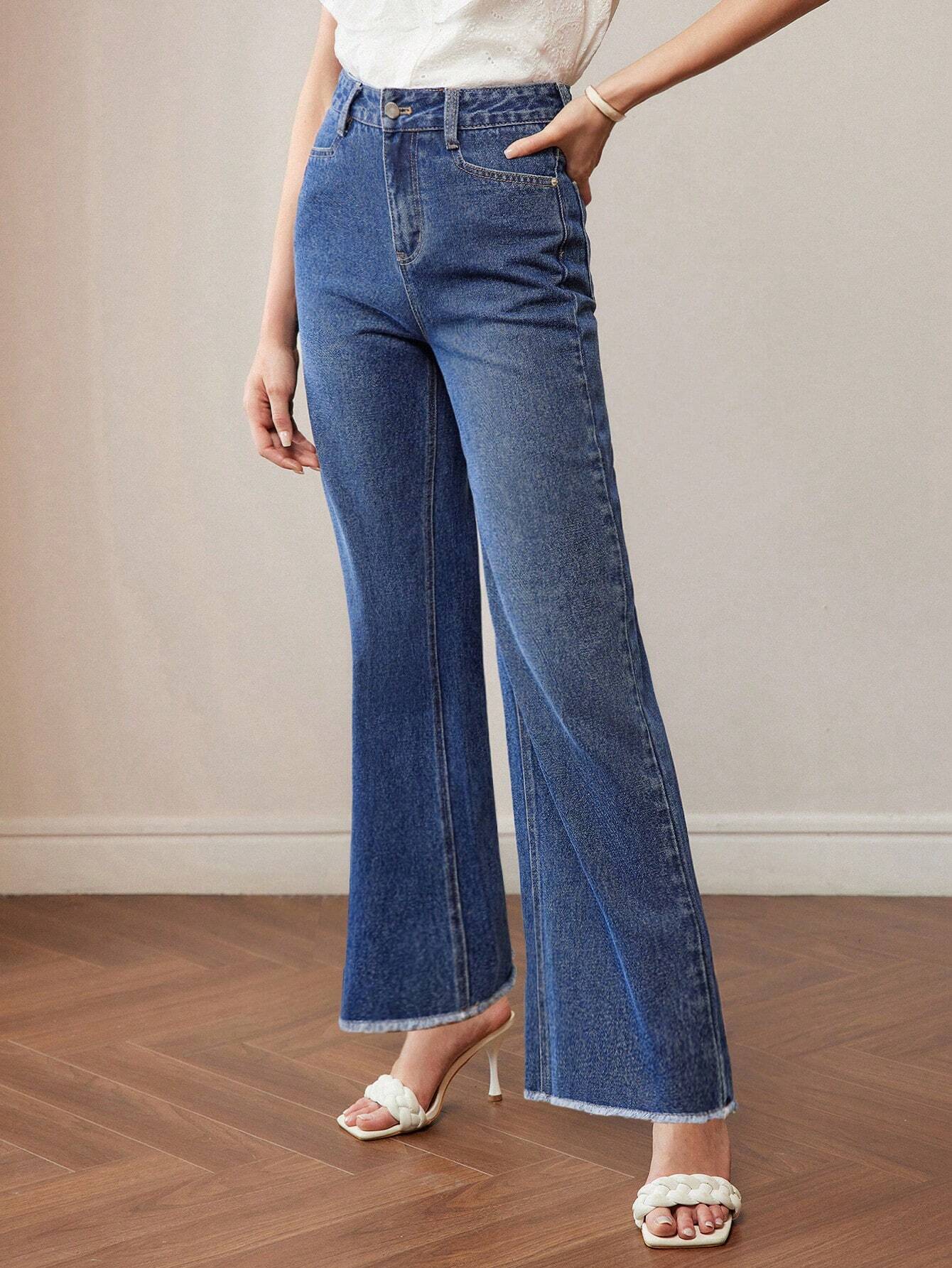 Calça Denim Flare de Barra Crua com Zíper Frontal sem Cinto