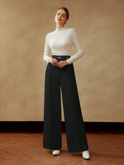 Pantalon avec poches latérales et boucle dorée