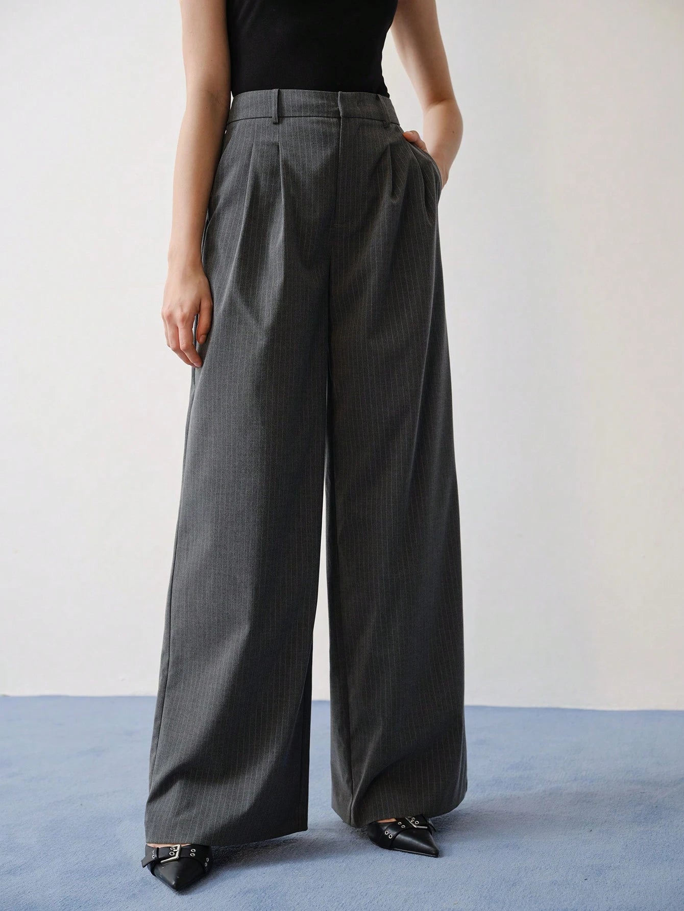 Pantalon Tailleur Large à Plis